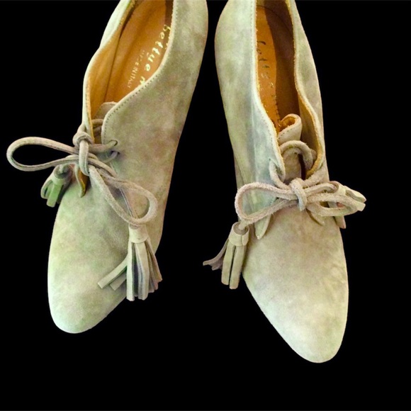 Bettye Muller Vero Cuoio suede ankle boots w/tassels Soft Gray - Picture 2 of 6